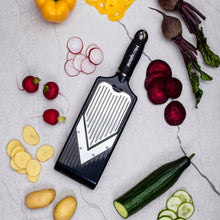 Lade das Bild in den Galerie-Viewer, Microplane V-Blade Slicer &amp; Julienne
